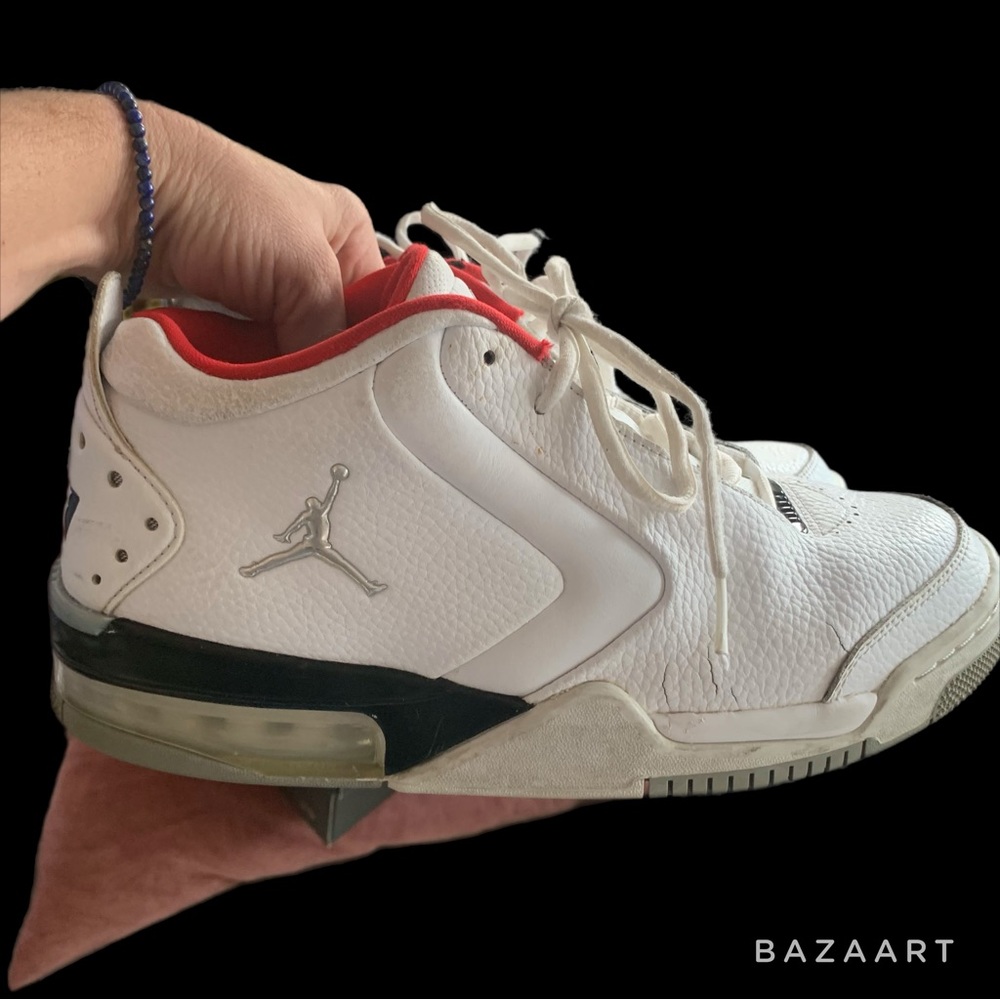 Michael Jordan Big Fund white, silver and red bball kicks💫 size 9 mens. - Picture 10 of 13